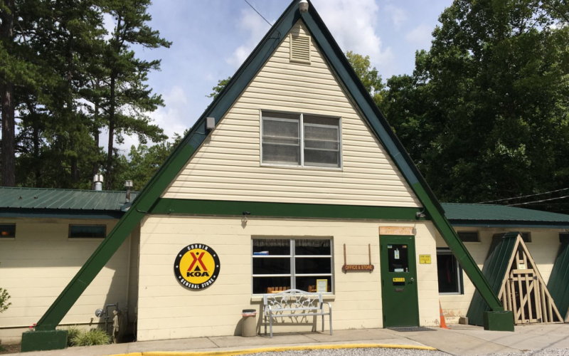 Located off of exit 29 off of Interstate I-75 near Laurel River Lake and Cumberland Falls State Park.